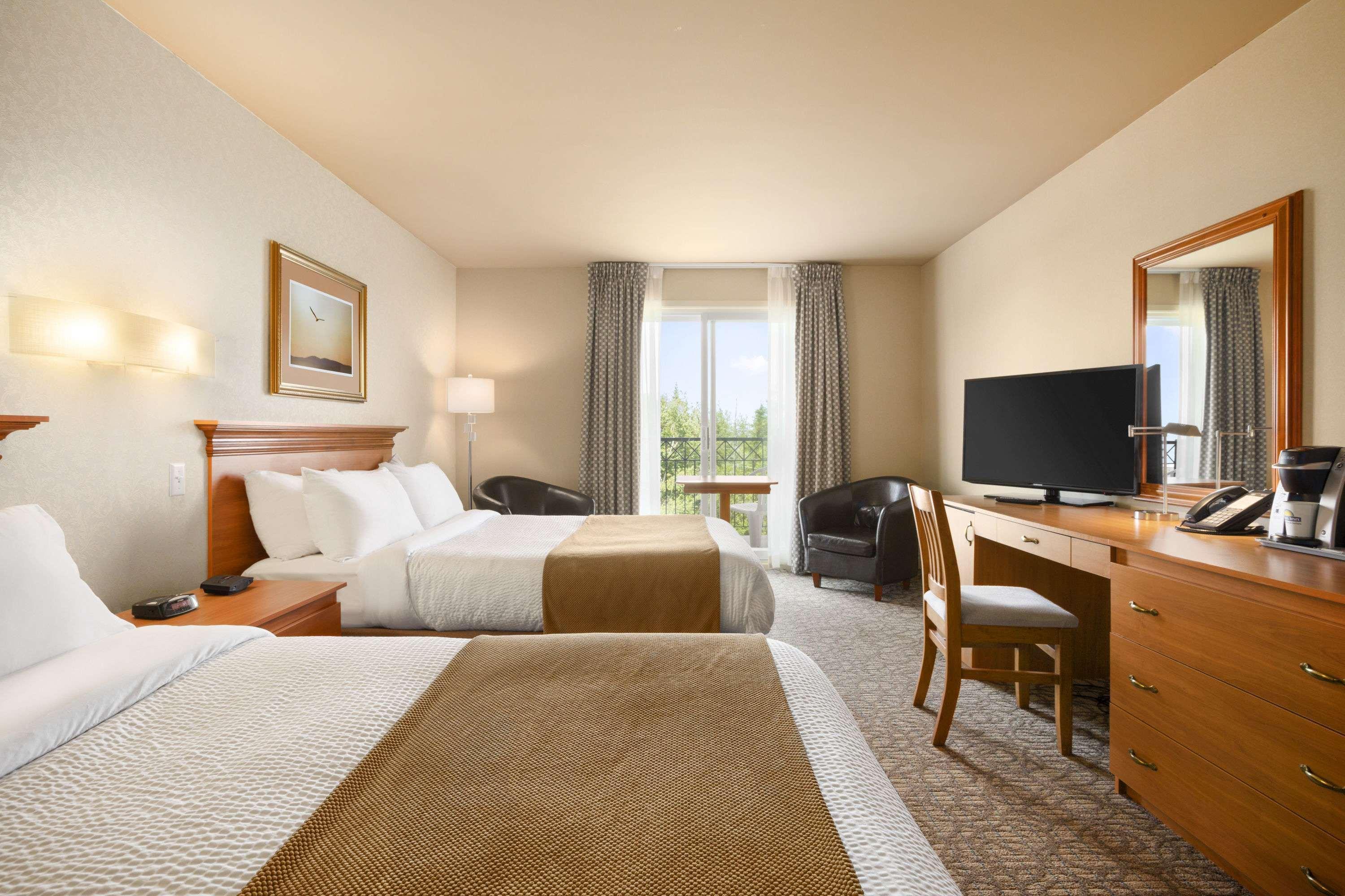 Days Inn By Wyndham Rivière-du-Loup Exteriör bild