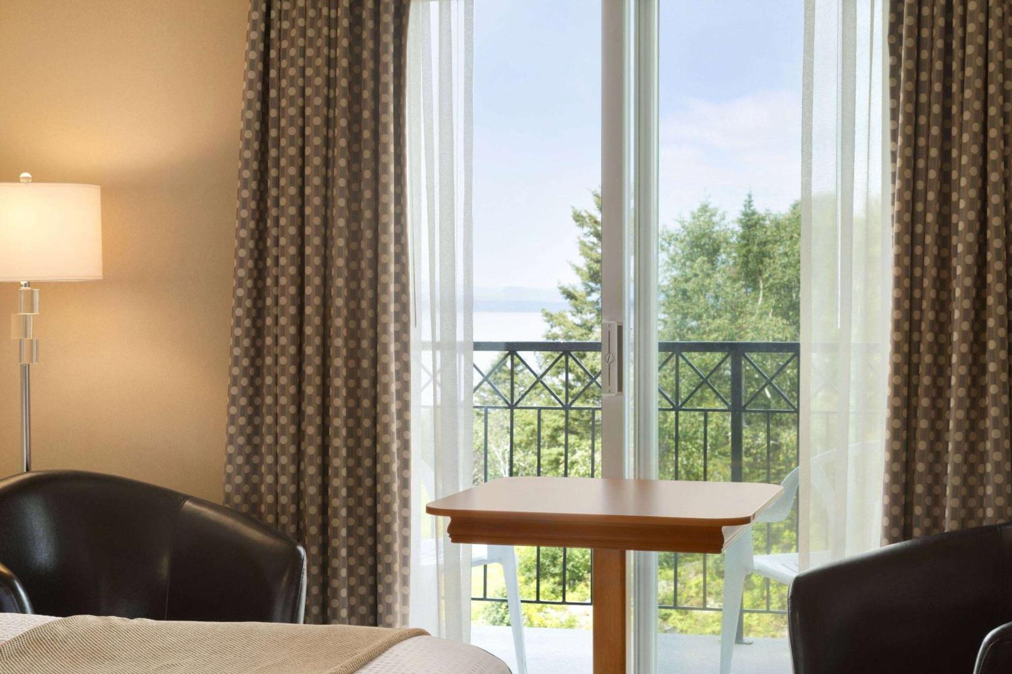 Days Inn By Wyndham Rivière-du-Loup Exteriör bild