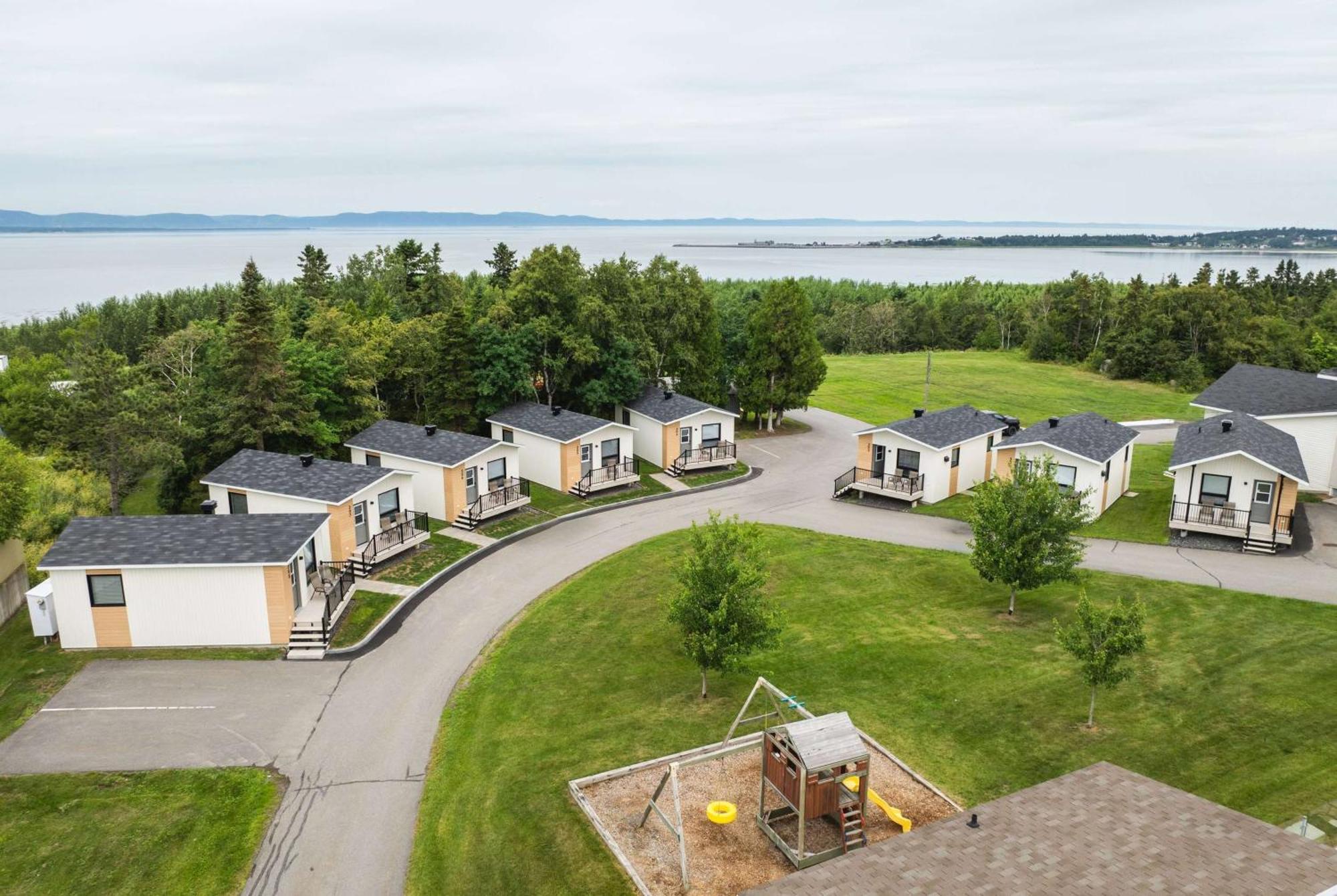 Days Inn By Wyndham Rivière-du-Loup Exteriör bild