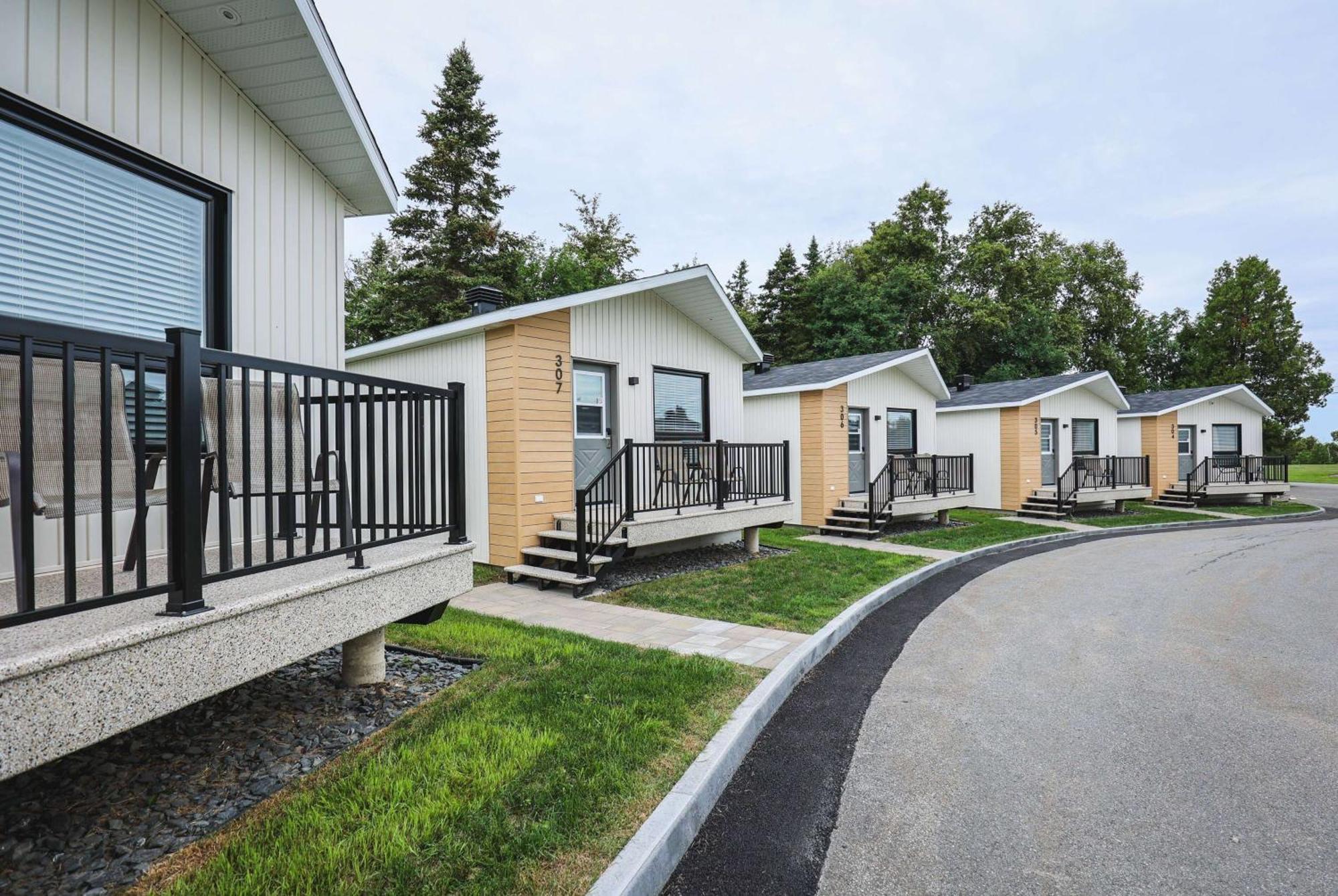 Days Inn By Wyndham Rivière-du-Loup Exteriör bild