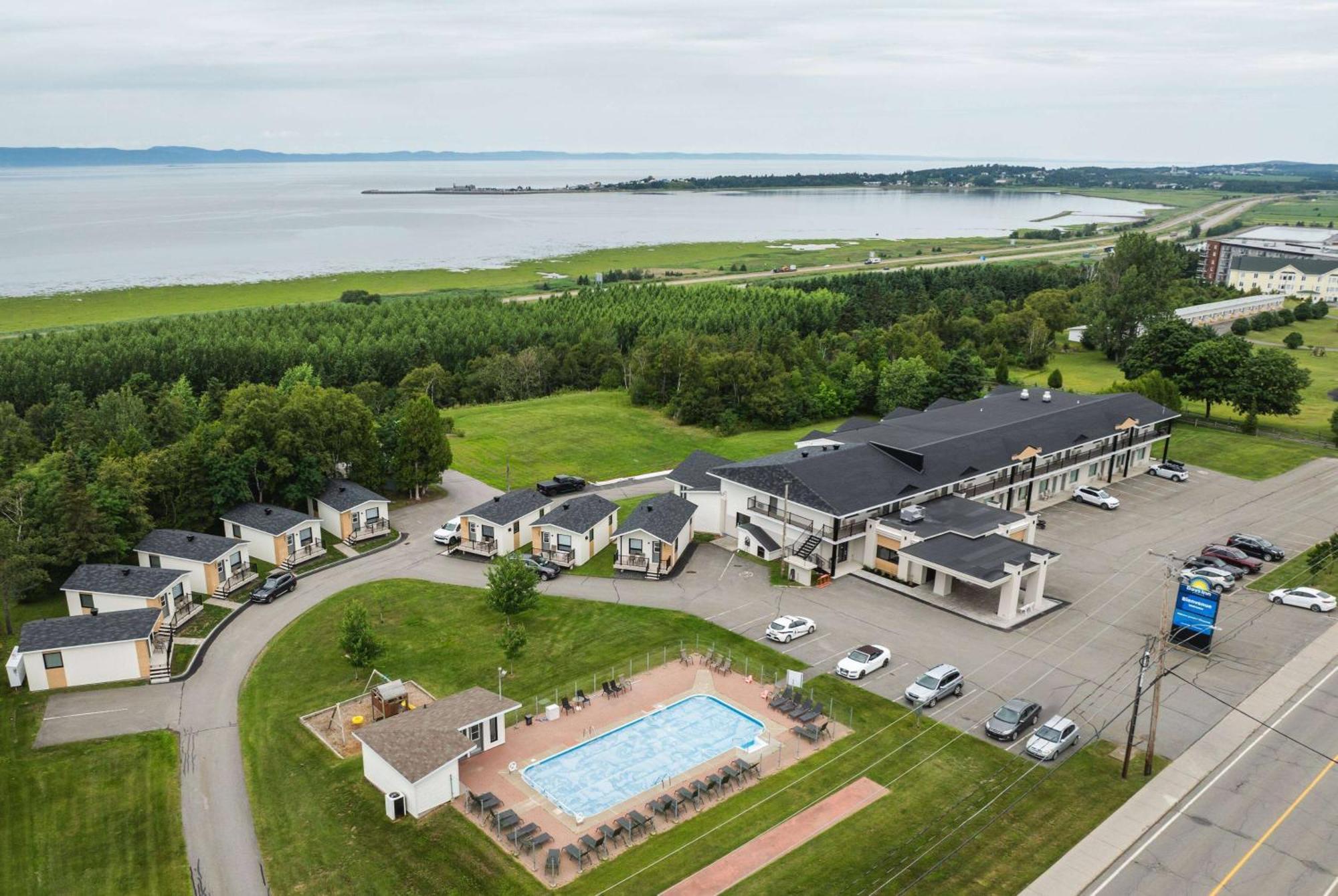 Days Inn By Wyndham Rivière-du-Loup Exteriör bild